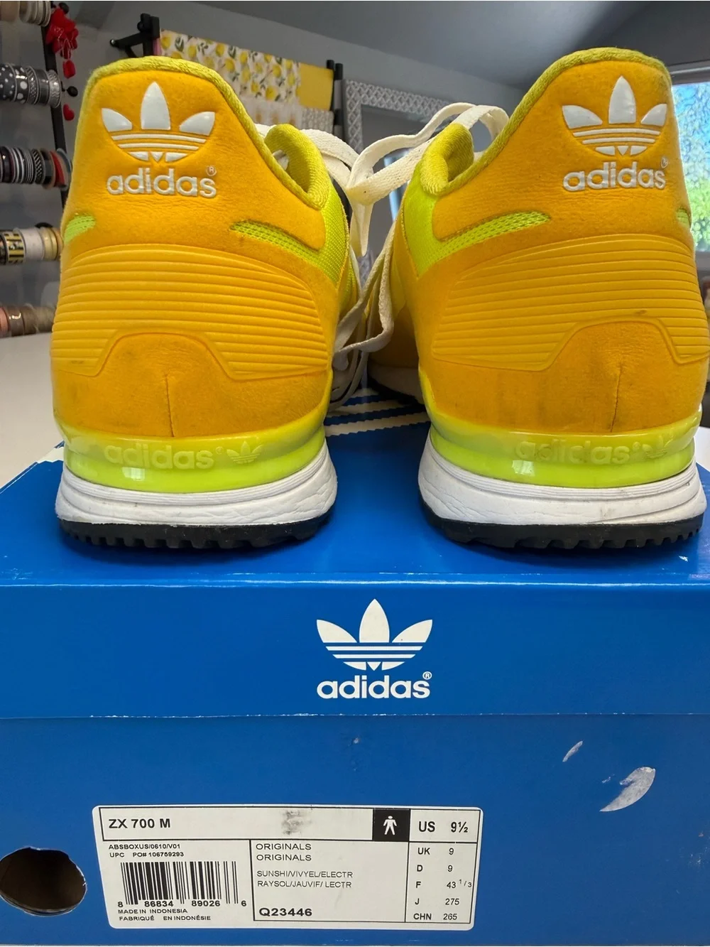 adidas Originals ZX 700 